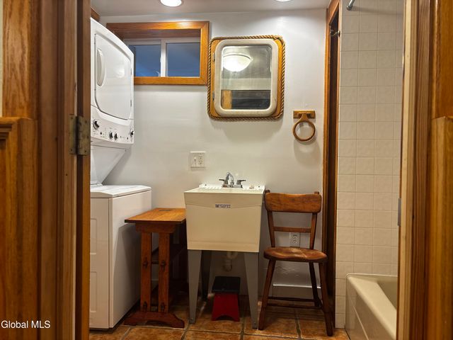 226 N Greenbush Road, North Greenbush, NY 12180