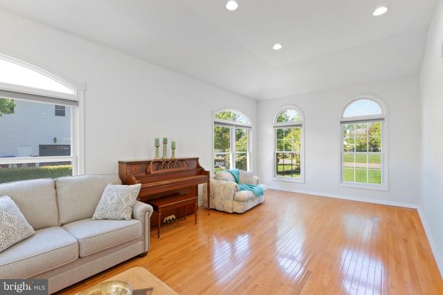 13 SCHINDLER LN, Monroe Township, NJ 08831