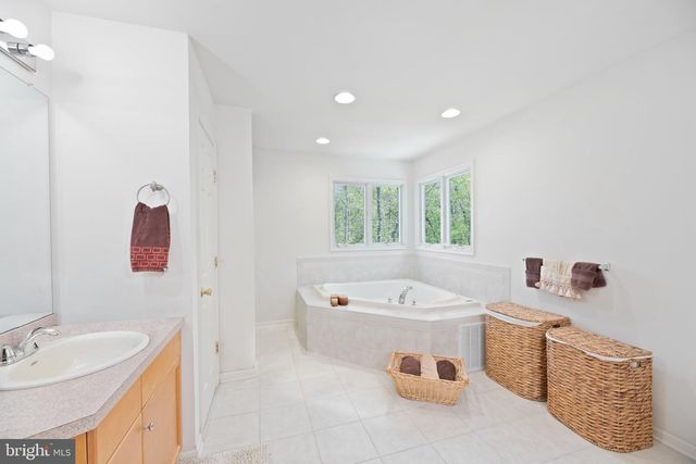 13 SCHINDLER LN, Monroe Township, NJ 08831