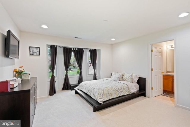13 SCHINDLER LN, Monroe Township, NJ 08831