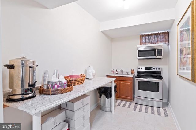 13 SCHINDLER LN, Monroe Township, NJ 08831