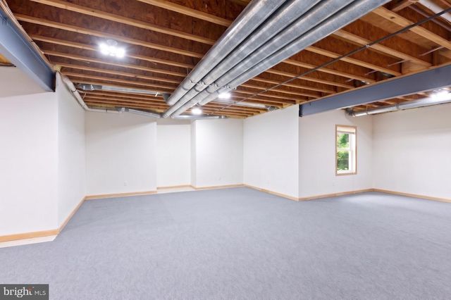 13 SCHINDLER LN, Monroe Township, NJ 08831