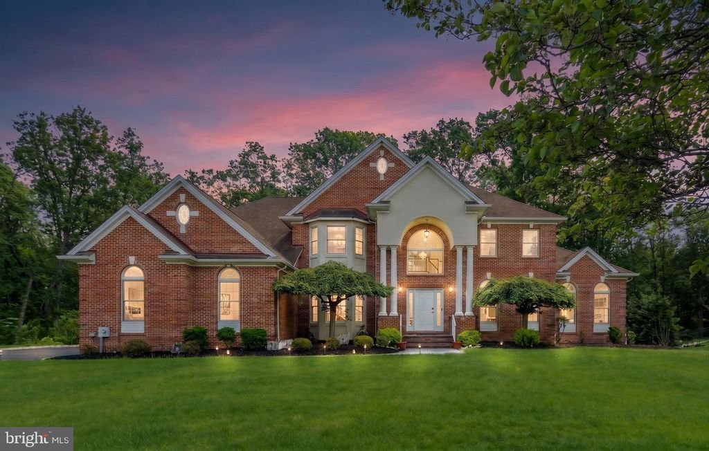 13 SCHINDLER LN, Monroe Township, NJ 08831