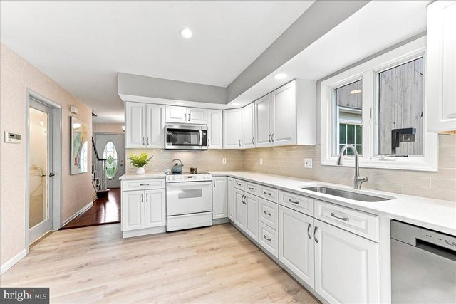 140 JUSTICE DR, Newtown, PA 18940