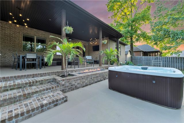 3503 NE Oaktrace Avenue, Bentonville, AR 72712