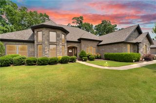 3503 NE Oaktrace Avenue, Bentonville, AR 72712