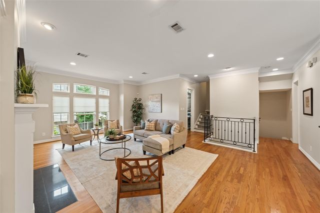 2708 Wroxton Road, West University Place, TX 77005