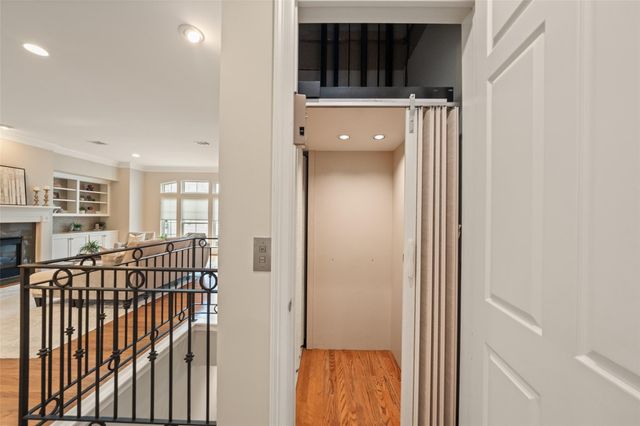 2708 Wroxton Road, West University Place, TX 77005