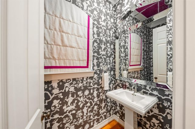 2708 Wroxton Road, West University Place, TX 77005