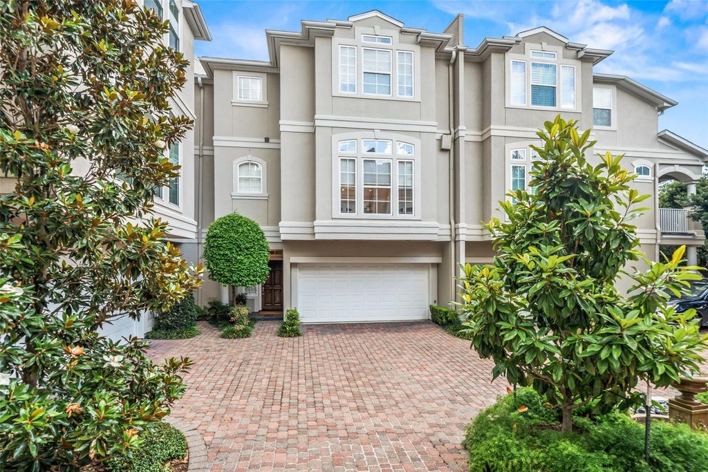 2708 Wroxton Road, West University Place, TX 77005