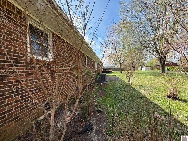 804 Guthrie Drive, Murray, KY 42071