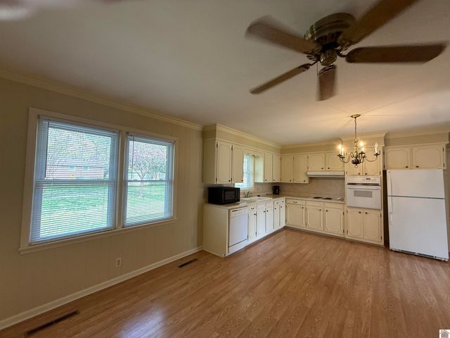 804 Guthrie Drive, Murray, KY 42071