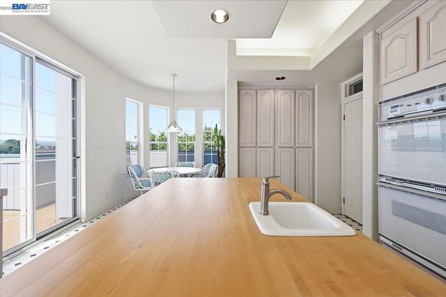 720 Promontory Point Ln 2205, Foster City, CA 94404