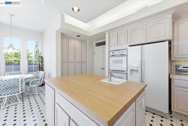 720 Promontory Point Ln 2205, Foster City, CA 94404