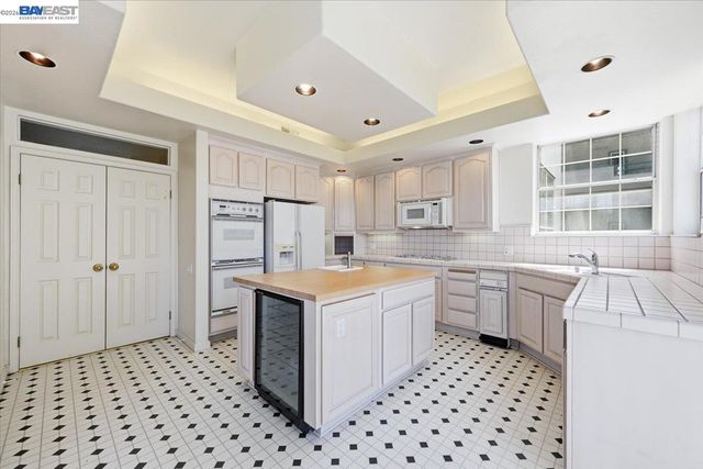 720 Promontory Point Ln 2205, Foster City, CA 94404