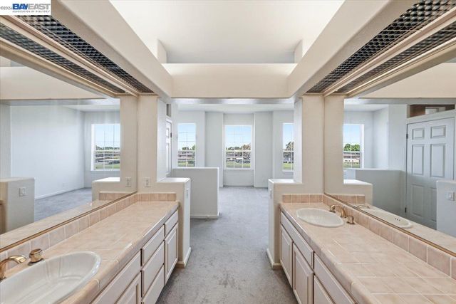 720 Promontory Point Ln 2205, Foster City, CA 94404