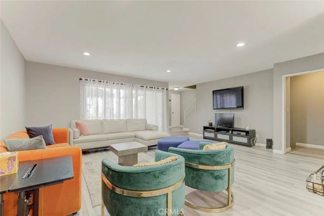 7759 Via Capri, Burbank, CA 91504
