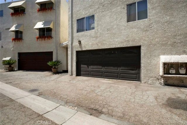 7759 Via Capri, Burbank, CA 91504