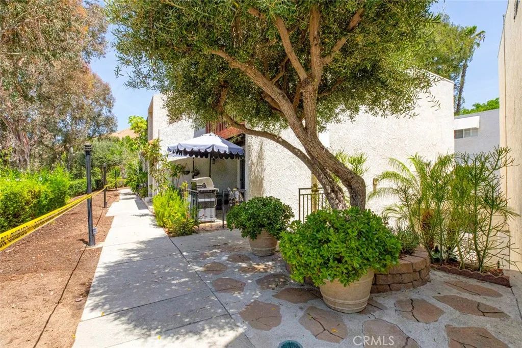 7759 Via Capri, Burbank, CA 91504