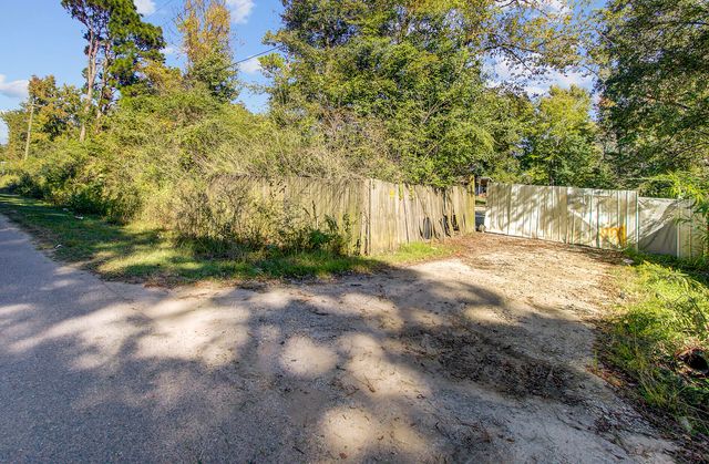 211 W Steele Drive, Summerville, SC 29483