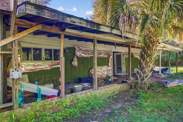 211 W Steele Drive, Summerville, SC 29483