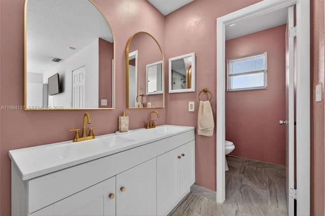 9756 SW 222nd St, Cutler Bay, FL 33190