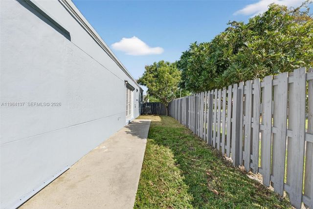 9756 SW 222nd St, Cutler Bay, FL 33190