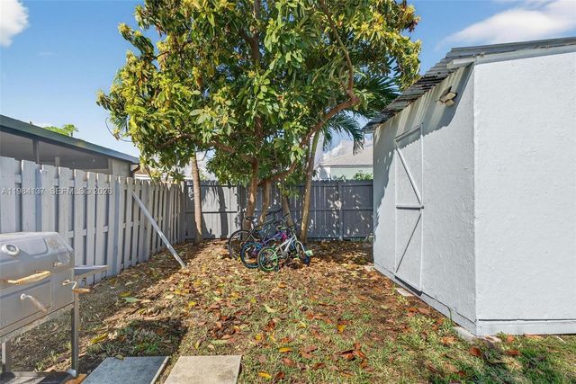 9756 SW 222nd St, Cutler Bay, FL 33190