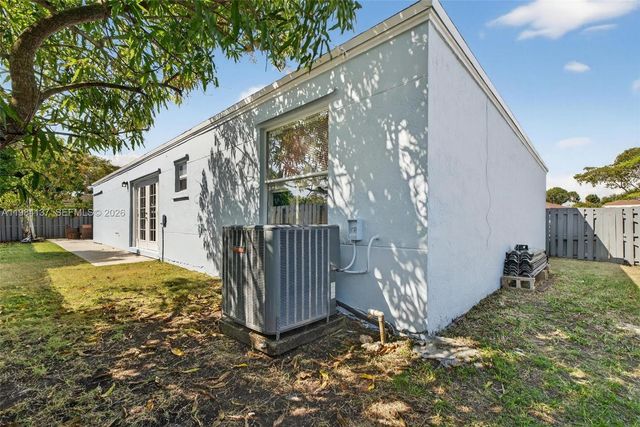 9756 SW 222nd St, Cutler Bay, FL 33190