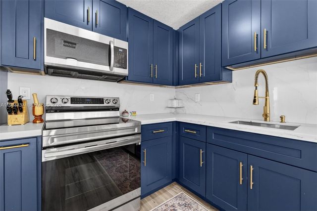 9756 SW 222nd St, Cutler Bay, FL 33190