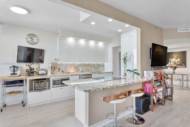 20191 E Country Club Dr 1903, Aventura, FL 33180