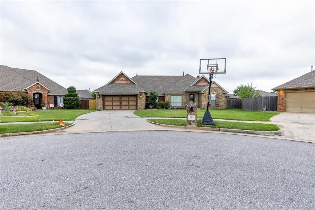 805 Brian Court, Moore, OK 73160