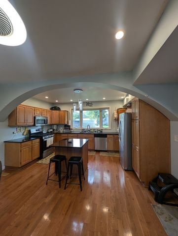 307 Mills Road, Joliet, IL 60433