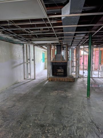 424 E Joliet Street, Crown Point, IN 46307