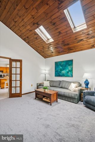 8 HIGH ACRES DR, Ewing, NJ 08628