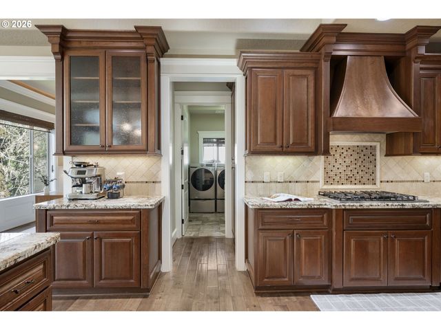 9739 Nw HENRY Ct, Portland, OR 97229