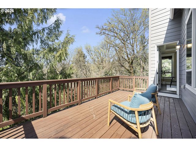 9739 Nw HENRY Ct, Portland, OR 97229