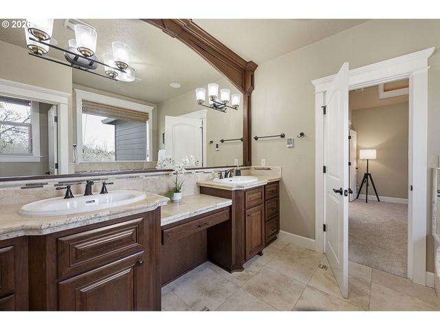 9739 Nw HENRY Ct, Portland, OR 97229