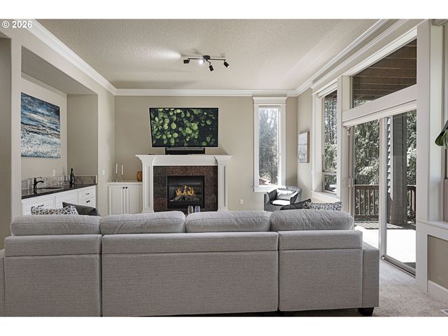 9739 Nw HENRY Ct, Portland, OR 97229