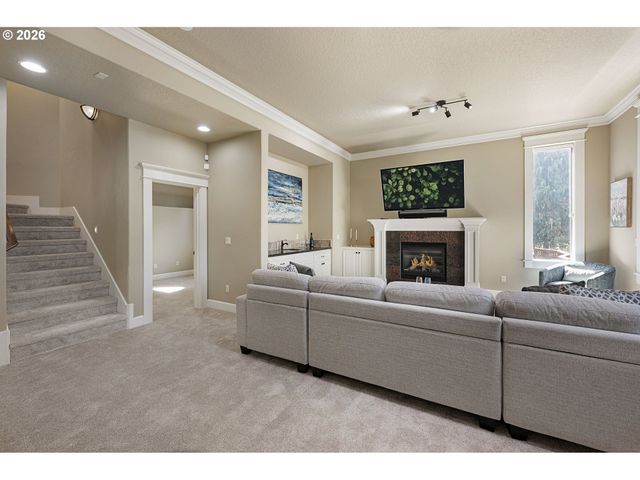 9739 Nw HENRY Ct, Portland, OR 97229