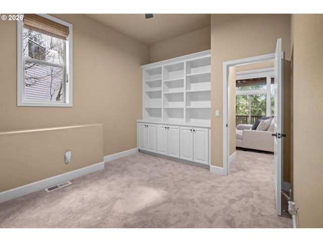 9739 Nw HENRY Ct, Portland, OR 97229