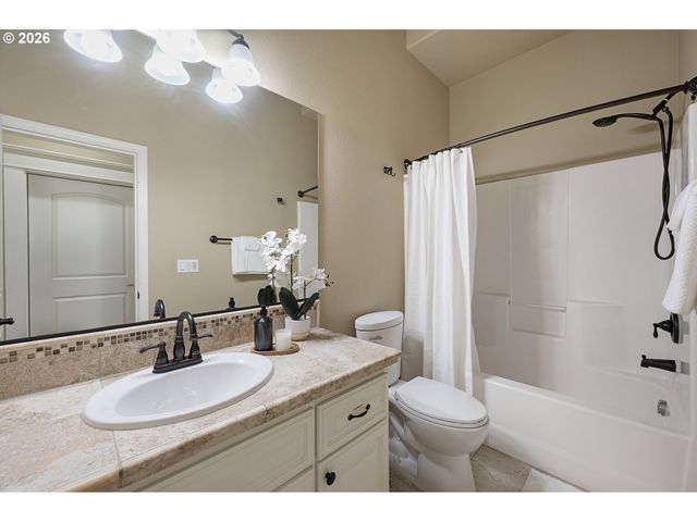 9739 Nw HENRY Ct, Portland, OR 97229