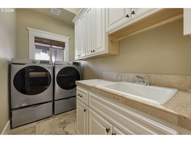 9739 Nw HENRY Ct, Portland, OR 97229