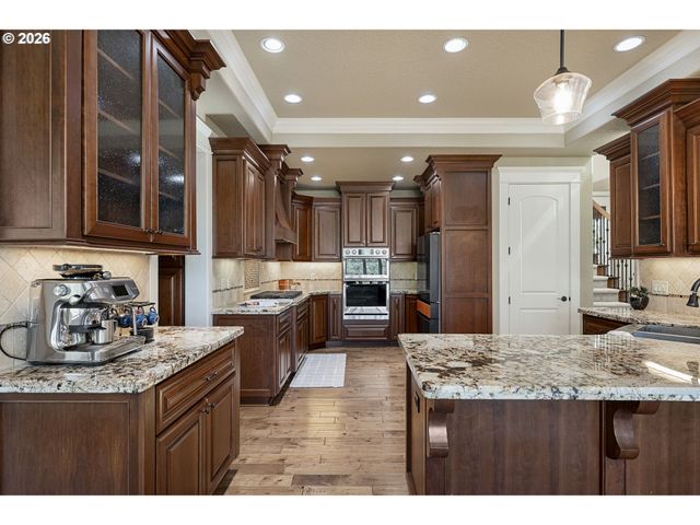 9739 Nw HENRY Ct, Portland, OR 97229