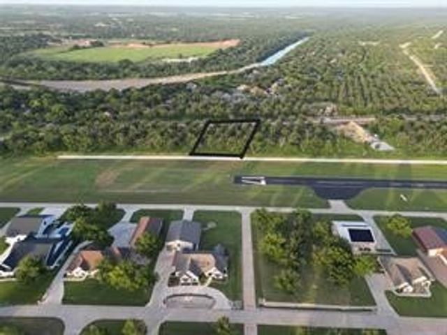 919 E Landings Drive, Granbury, TX 76049