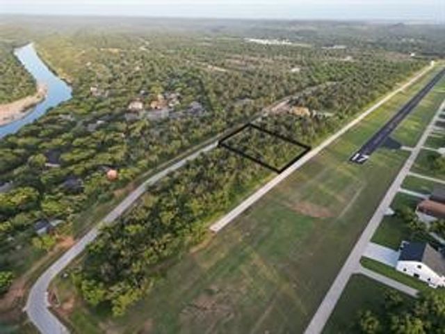 919 E Landings Drive, Granbury, TX 76049