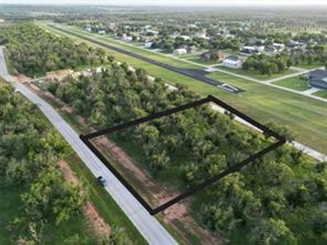 919 E Landings Drive, Granbury, TX 76049