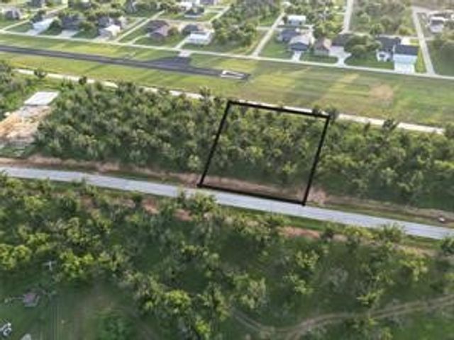 919 E Landings Drive, Granbury, TX 76049