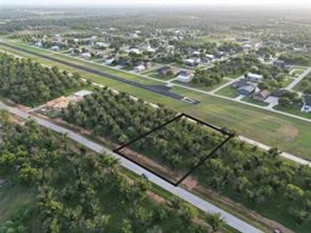 919 E Landings Drive, Granbury, TX 76049