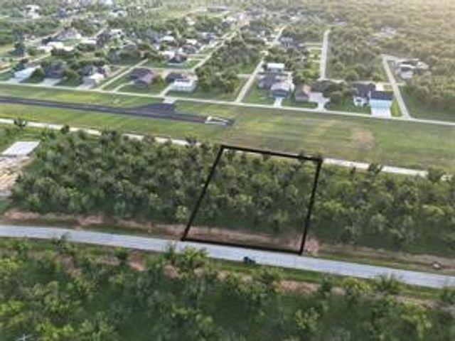 919 E Landings Drive, Granbury, TX 76049